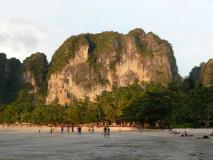 Min_Wee-S-Present-Wall-014.jpg